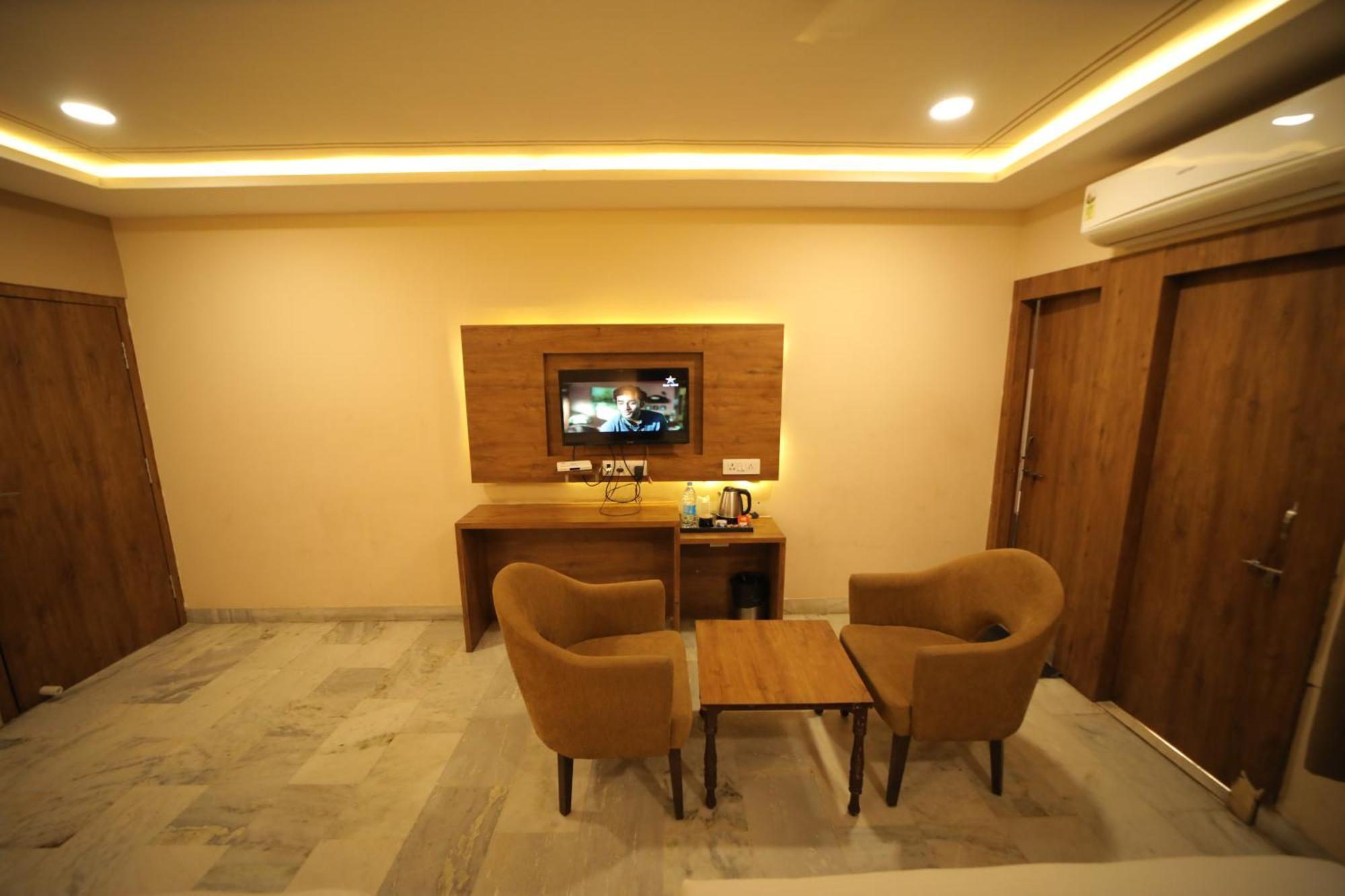 Hotel Damanis ウダイプル エクステリア 写真