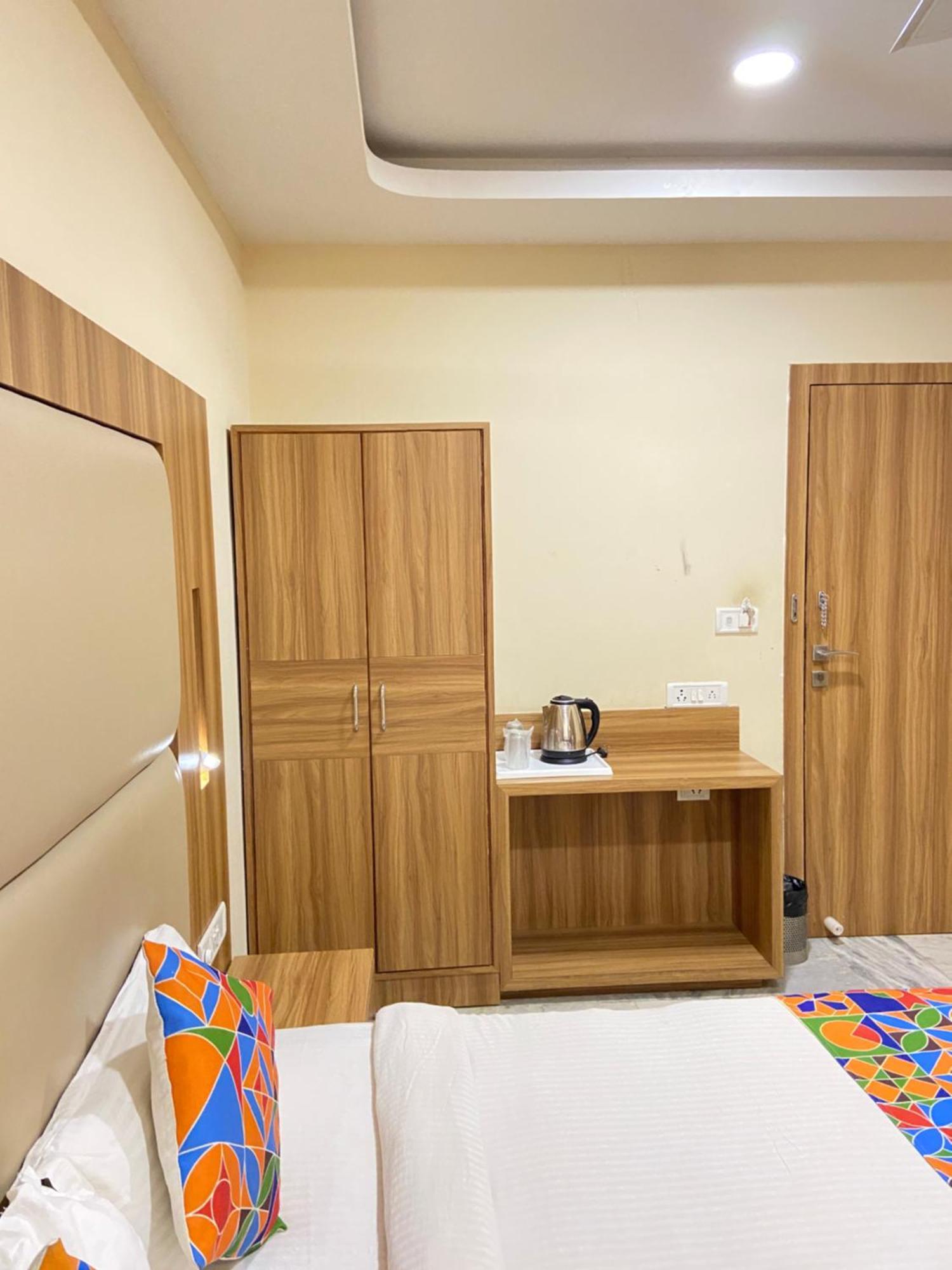 Hotel Damanis ウダイプル エクステリア 写真
