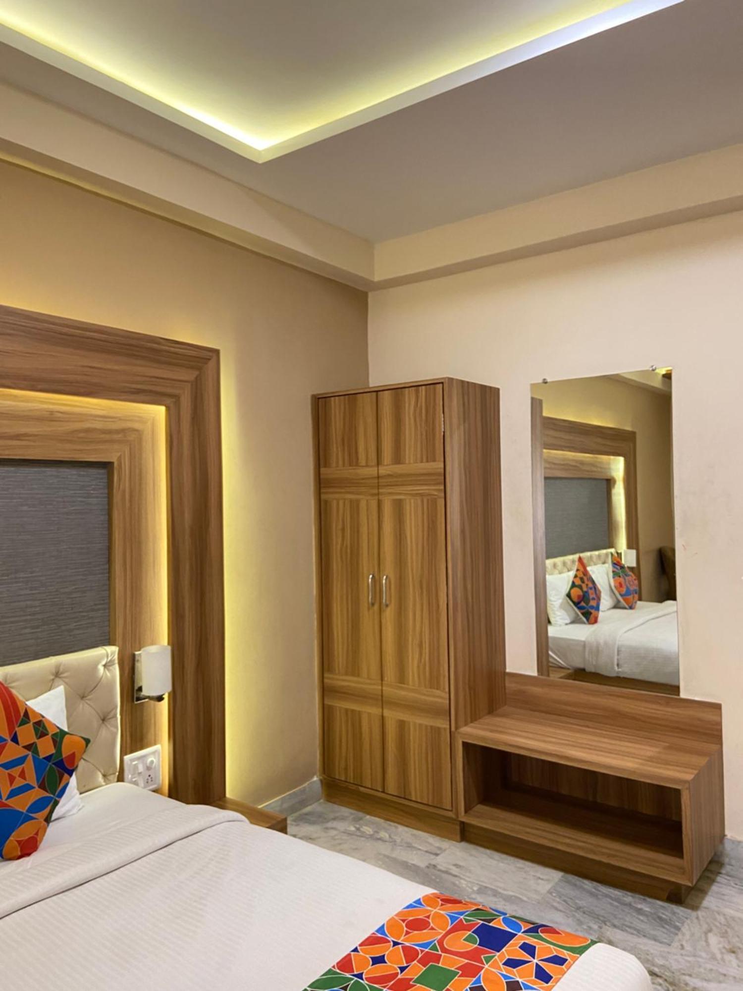 Hotel Damanis ウダイプル エクステリア 写真