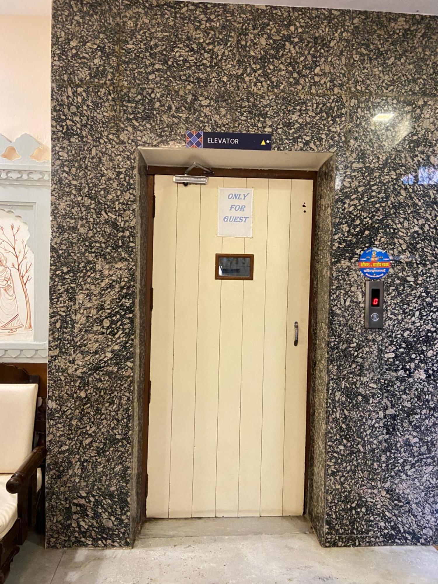 Hotel Damanis ウダイプル エクステリア 写真