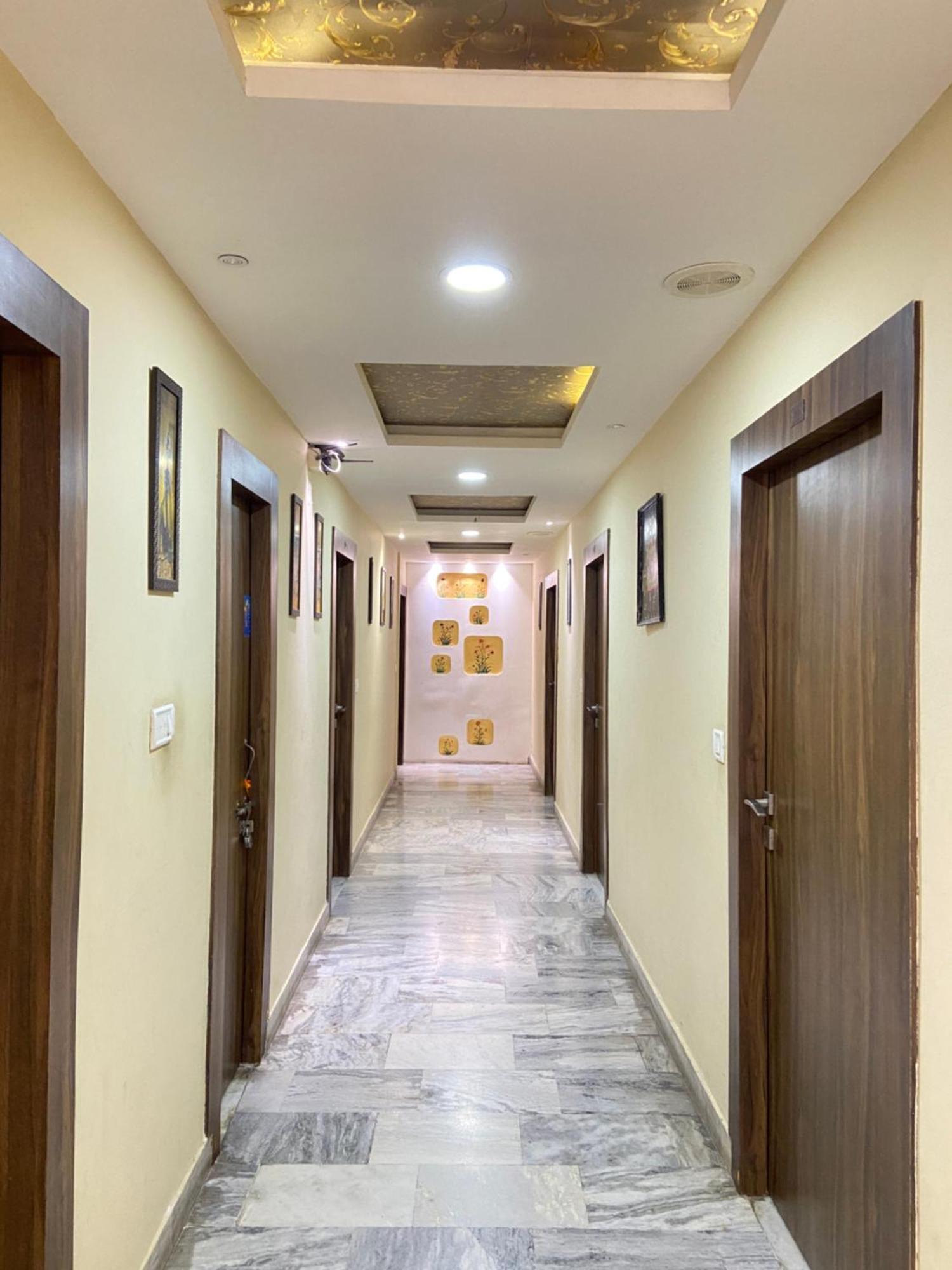 Hotel Damanis ウダイプル エクステリア 写真