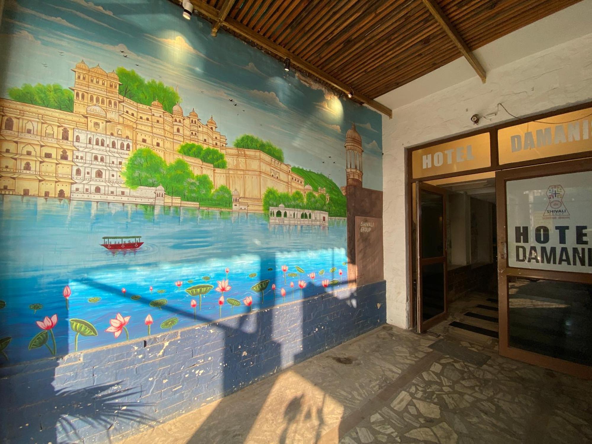 Hotel Damanis ウダイプル エクステリア 写真